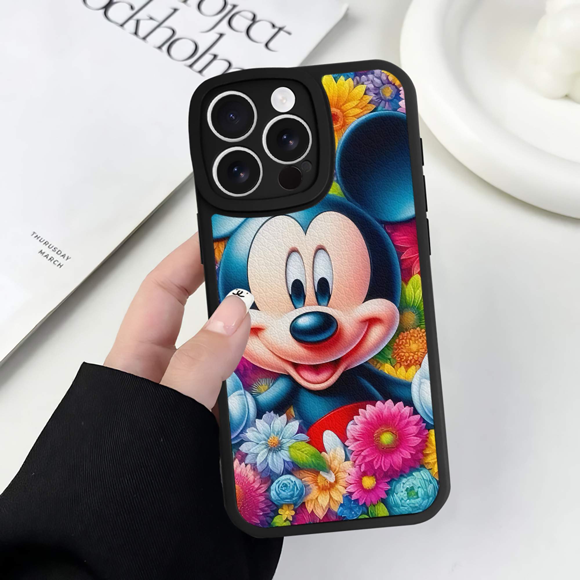 （画像用） ミッキーマウス Mickey Mouse 【iPhone 16シリーズ対応】シリコンスマホケース（レザー調） 材質：シリコン